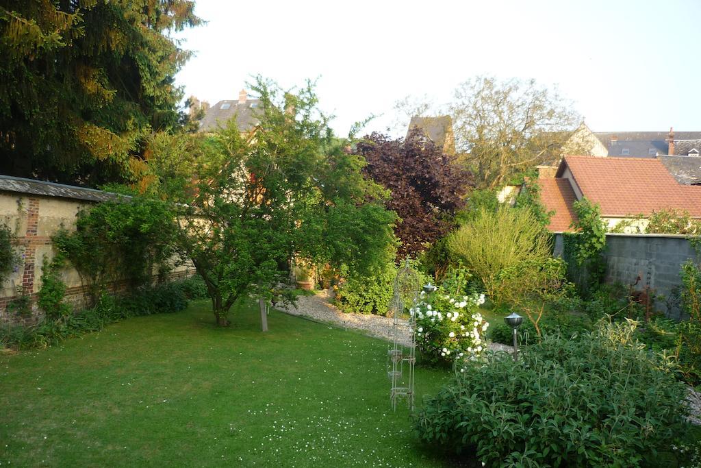 Au Fond du Jardin Maison d'hôtes Saint-Saëns Extérieur photo