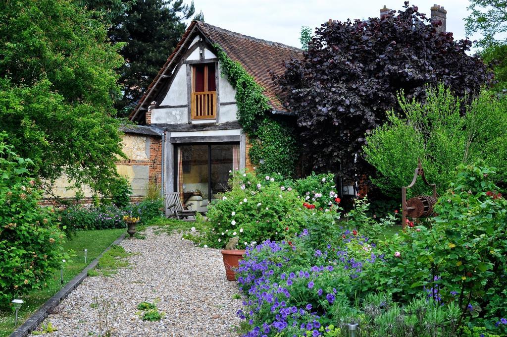 Au Fond du Jardin Maison d'hôtes Saint-Saëns Extérieur photo