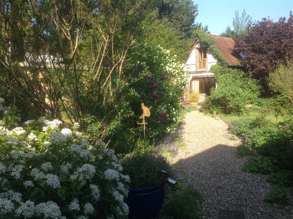 Au Fond du Jardin Maison d'hôtes Saint-Saëns Extérieur photo