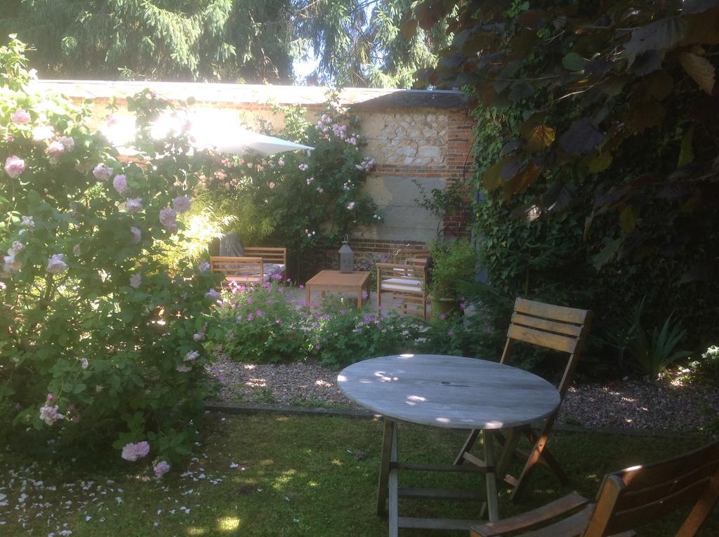 Au Fond du Jardin Maison d'hôtes Saint-Saëns Extérieur photo